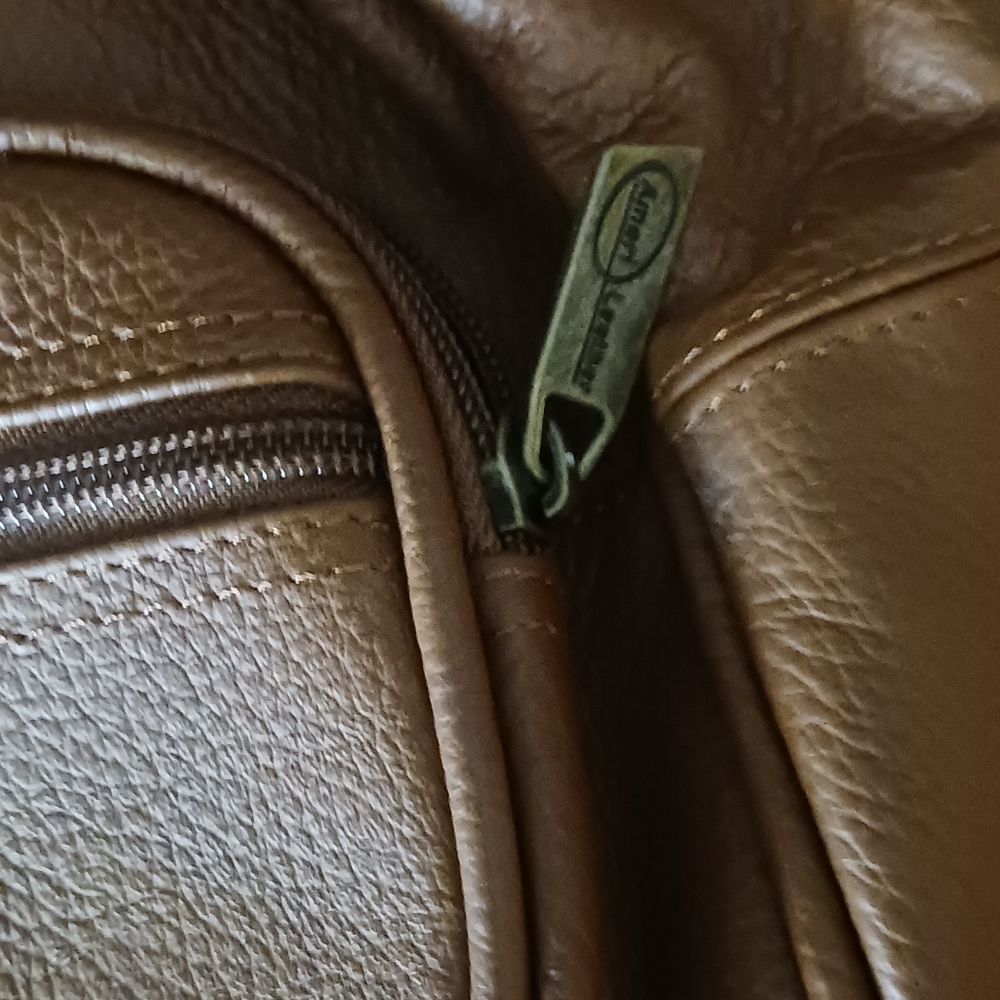Amerileather Backpack - Picture 7 of 12